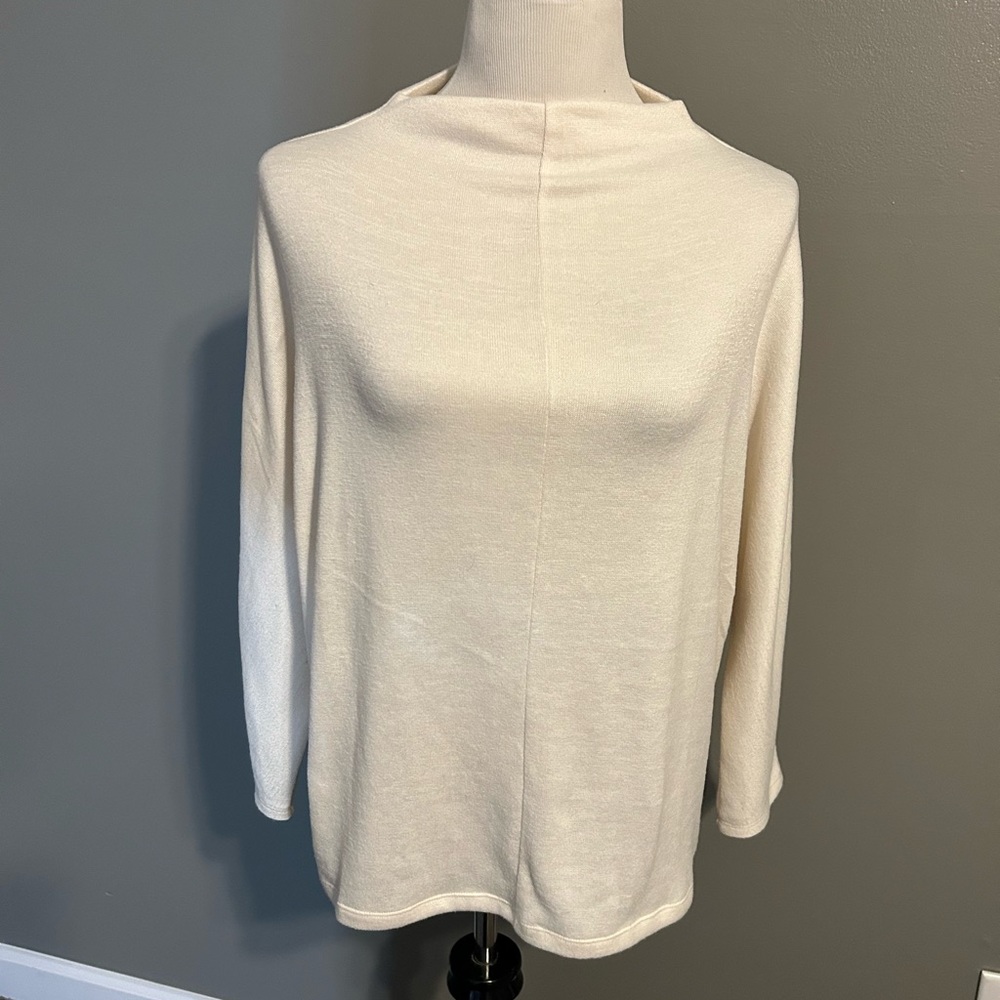 Banana Republic women’s 3/4 sleeve‎ sweater size medium